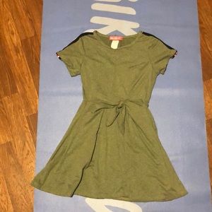 Girls dress Sz.7/8. Most adorable racing stripes down the sleeves,center bow!